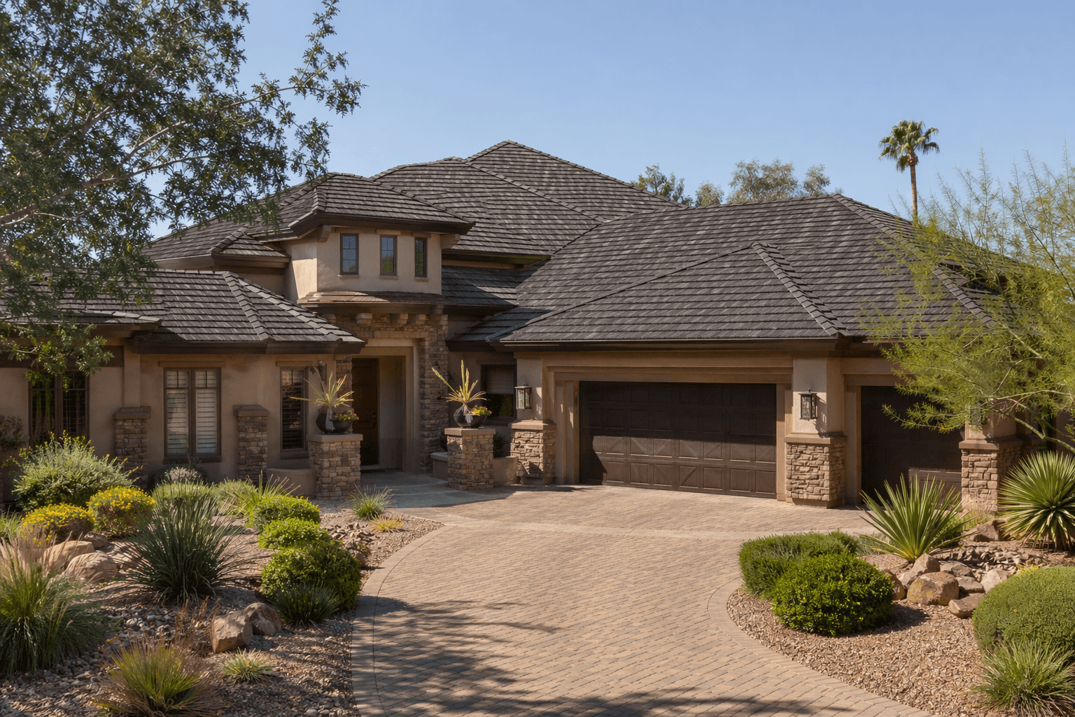 Dimensional shingle roof on an Arizona home.